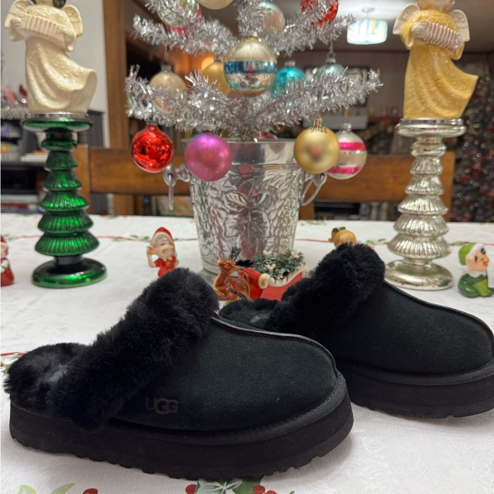 UGG Disquette Black Plush Slippers size 8